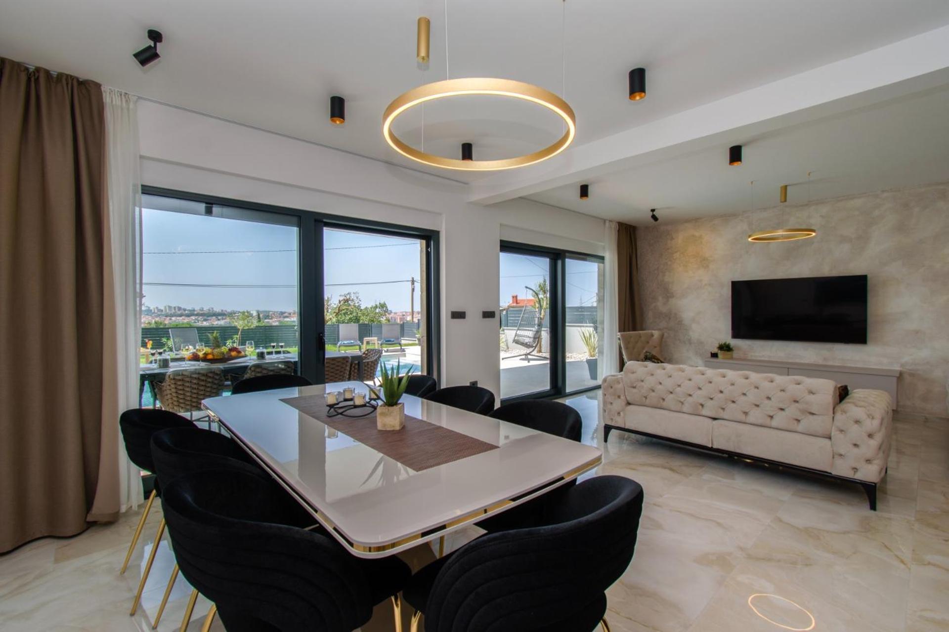 Luxury Sabina With A View Of Villa Pula