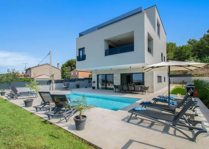 Luxury Villa Sabina With A View Of Pula