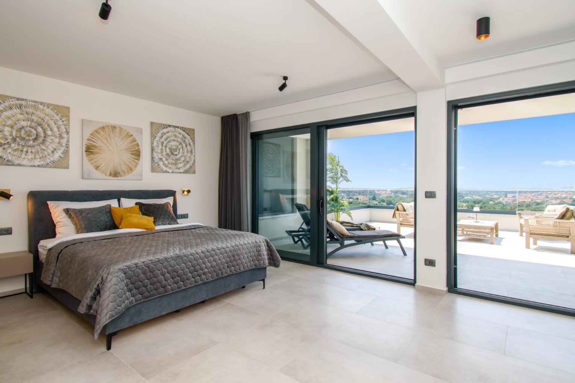 Vila Luxury Sabina With A View Of