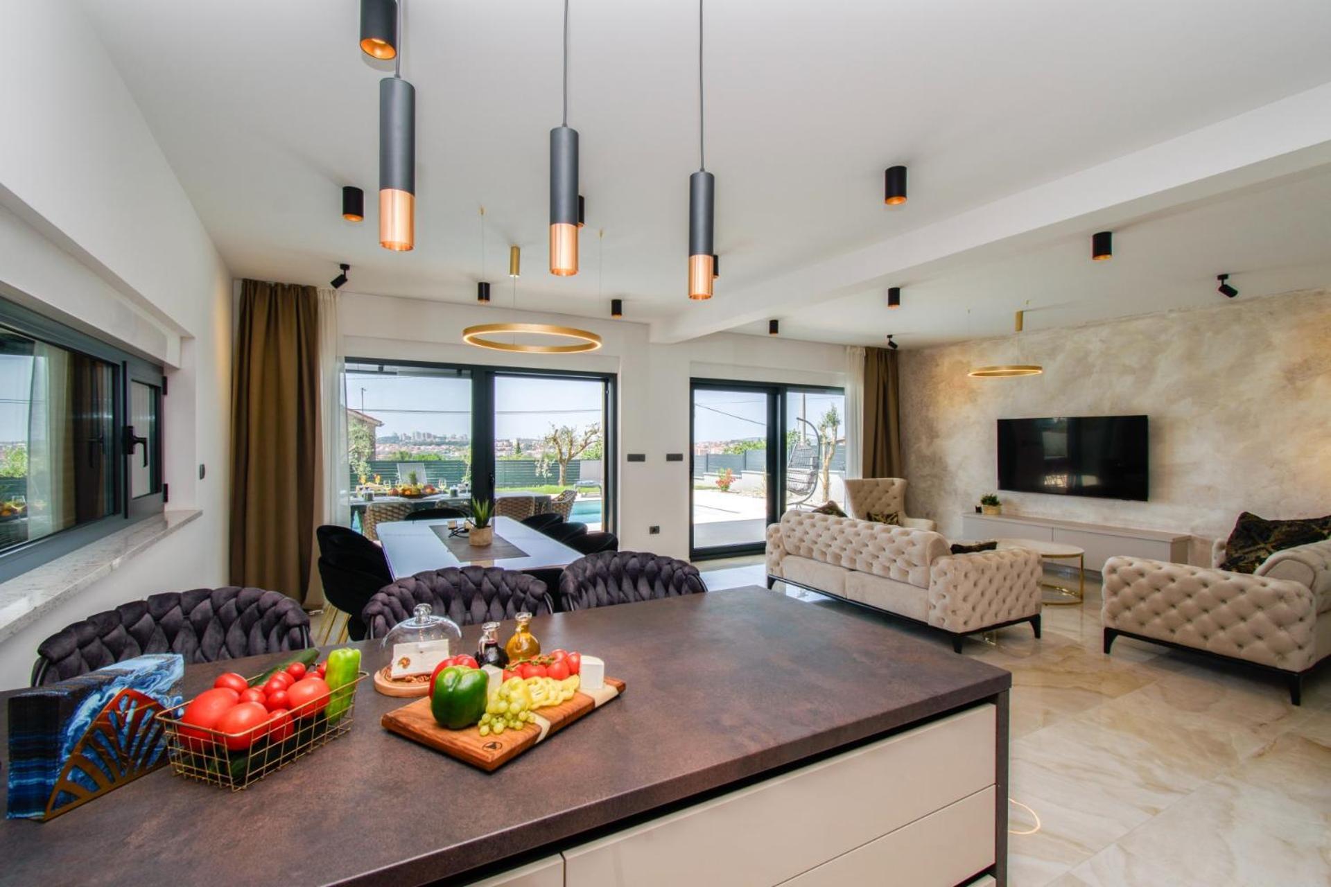 Luxury Sabina With A View Of Vila