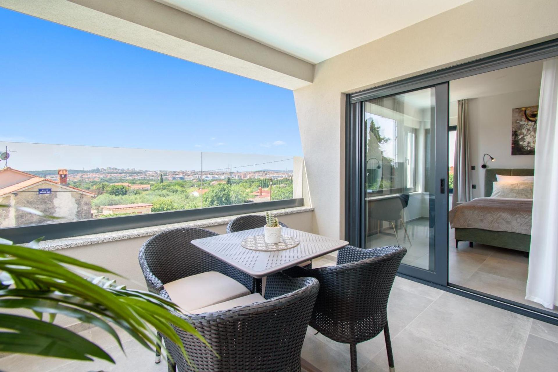 Luxury Sabina With A View Of Vila